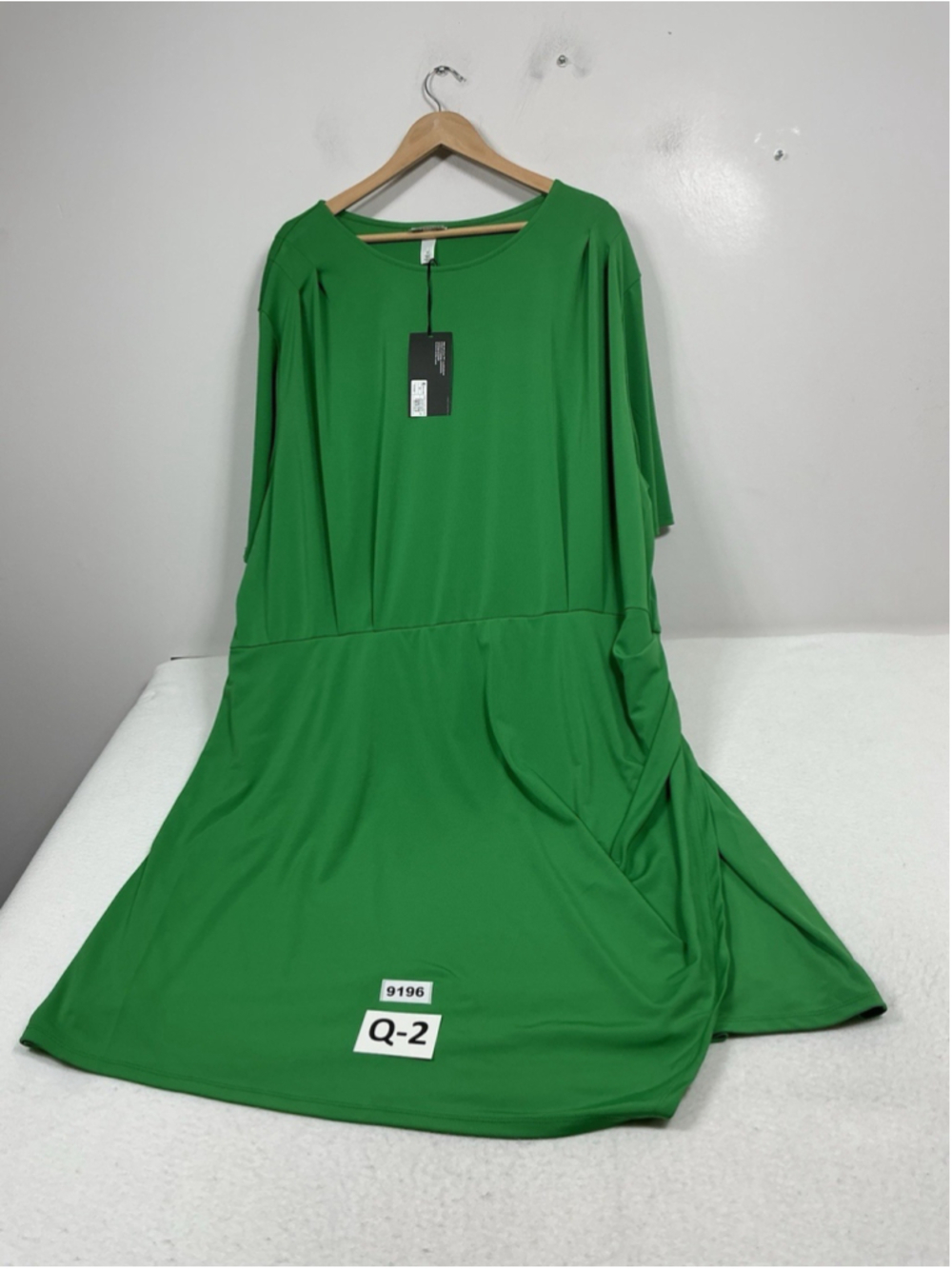 Womans NWT Future Collective Pullover Shift Midi Dress Size 3X Green